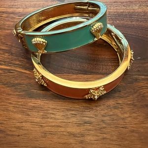 Set of two Bracelets Shell Seastar Design Peach Torques Enamel Hinged Cuffs